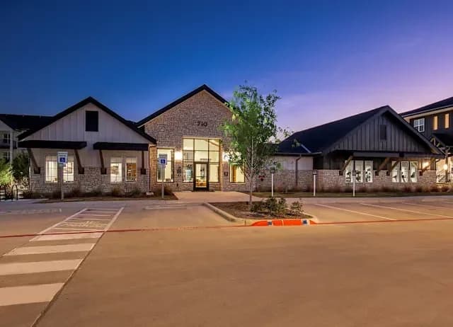 Arlington apartments for rent - image - imgi_140_dominium_matlockflats_community30.webp