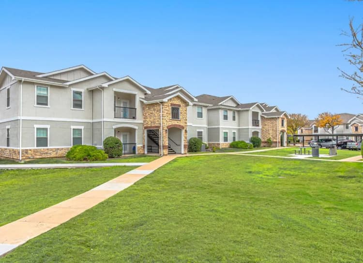Arlington apartments for rent - image - imgi_118_dominium_rosemont at mayfield villas_14 - apt building exterior_web.webp