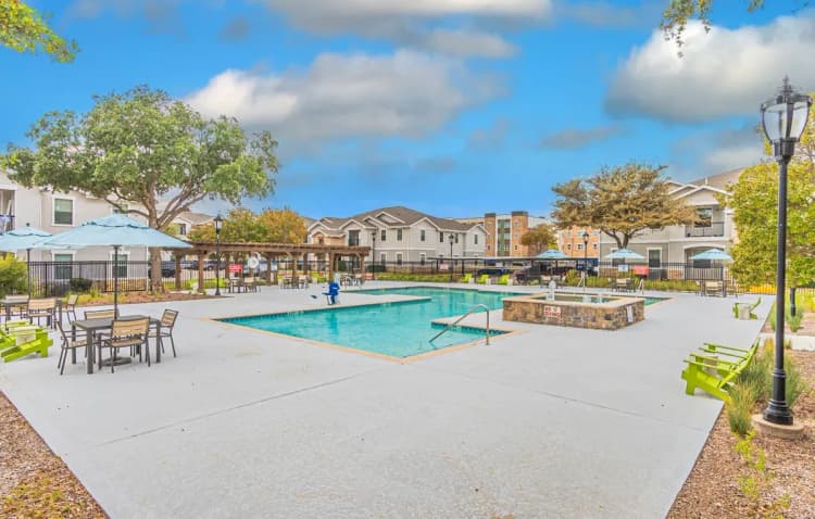 Arlington apartments for rent - image - imgi_430_dominium_rosemont at mayfield villas_29 - outdoor swimming pool_web.webp