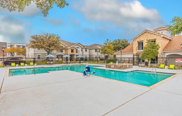 Arlington apartments for rent - image - imgi_431_dominium_rosemont at mayfield villas_30 - outdoor swimming pool_web.webp