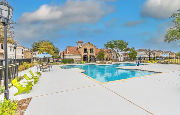 Arlington apartments for rent - image - imgi_432_dominium_rosemont at mayfield villas_31 - outdoor swimming pool_web.webp