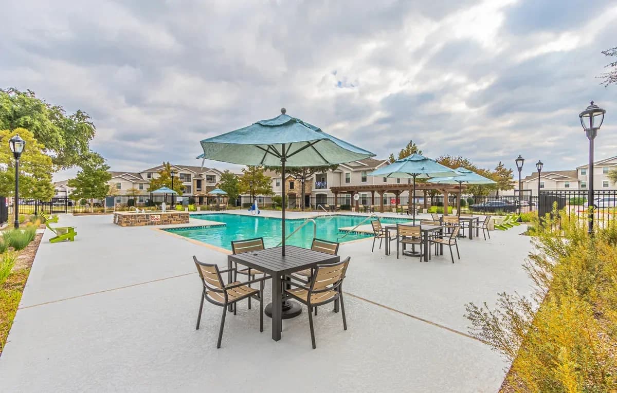 Arlington apartments for rent - image - imgi_435_dominium_rosemont at mayfield villas_34 - outdoor swimming pool_web.webp