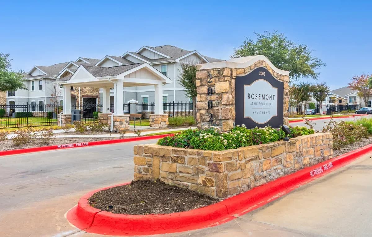 Arlington apartments for rent - image - imgi_439_dominium_rosemont at mayfield villas_38 - exterior monument sign_web.webp
