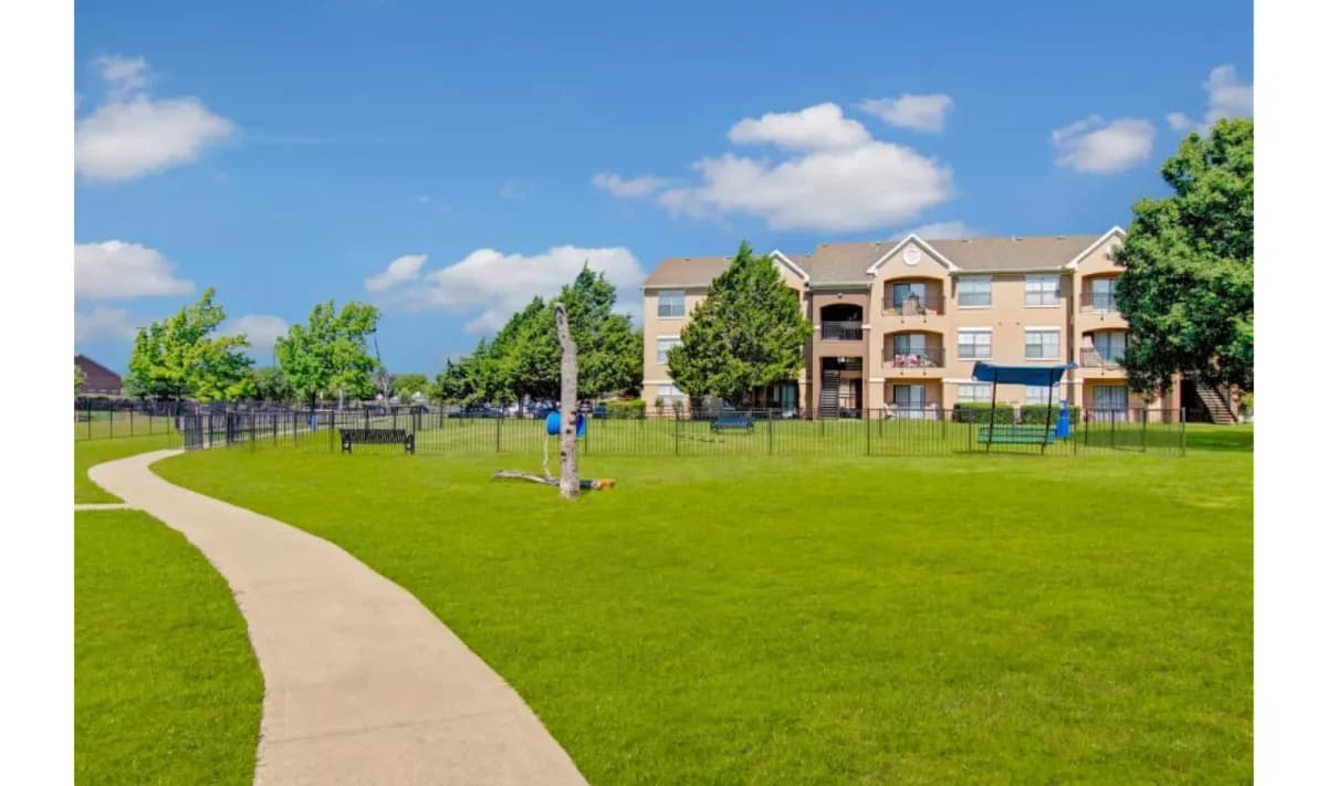 Arlington apartments for rent - Property image - Arbrook Park - 2