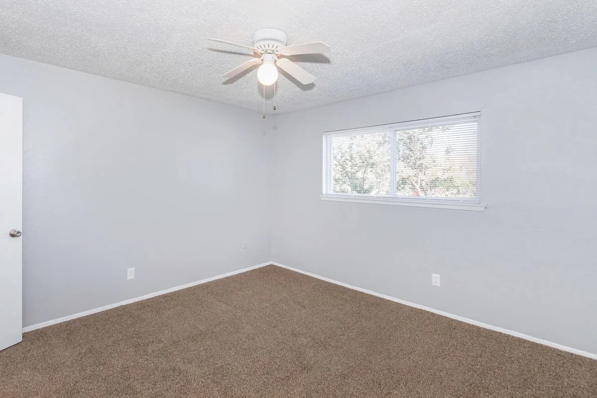 Arlington apartments for rent - image - Arlington Park B52 One Bedroom One Bath - Room 1.jpg