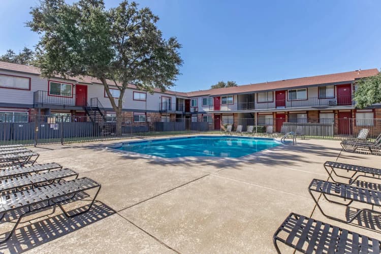 Arlington apartments for rent - image - Arlington Park Community - Swimming Pool 2.jpg