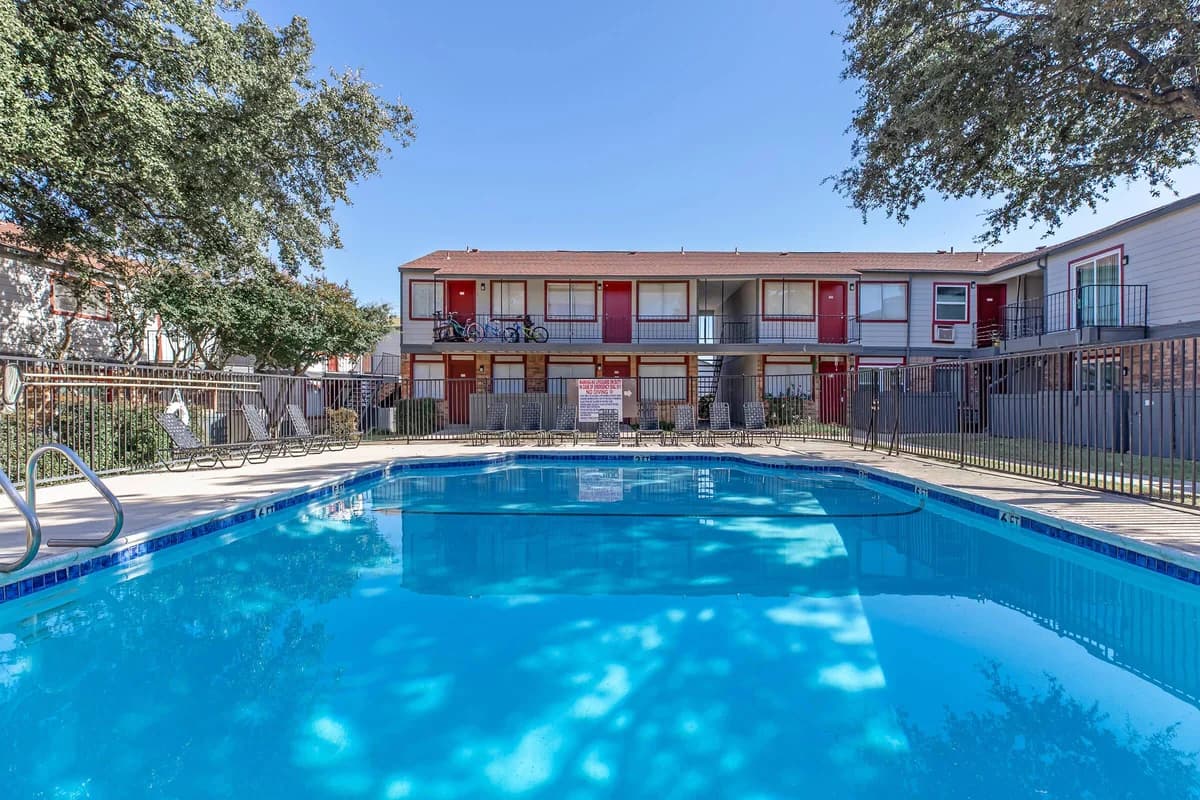 Arlington apartments for rent - image - Arlington Park Community - Swimming Pool 3.jpg