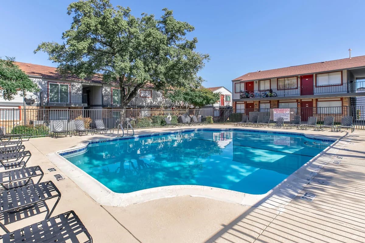 Arlington apartments for rent - image - Arlington Park Community - Swimming Pool 9.jpg