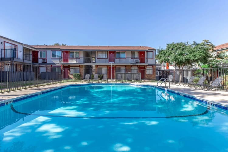 Arlington apartments for rent - image - Arlington Park Community - Swimming Pool.jpg