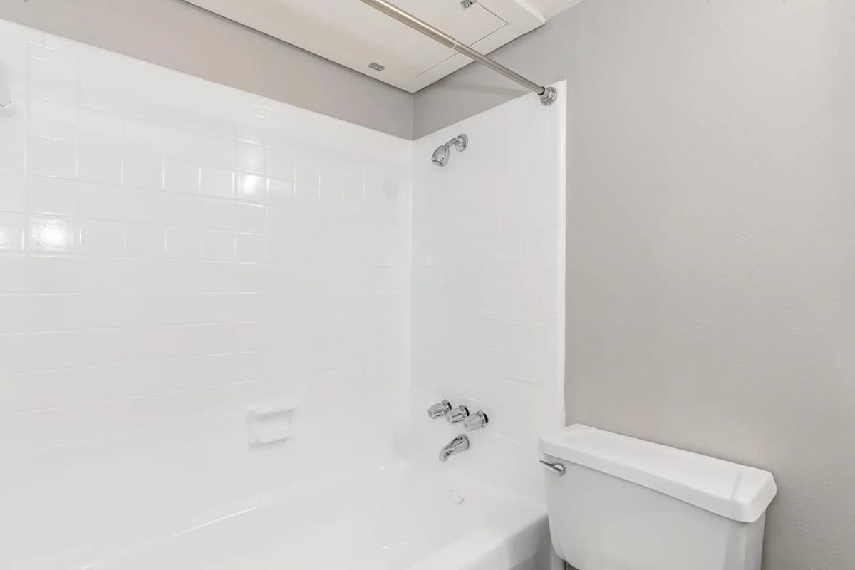 Arlington apartments for rent - image - Arlington Park B51 One Bedroom One Bath - Bathroom.jpg