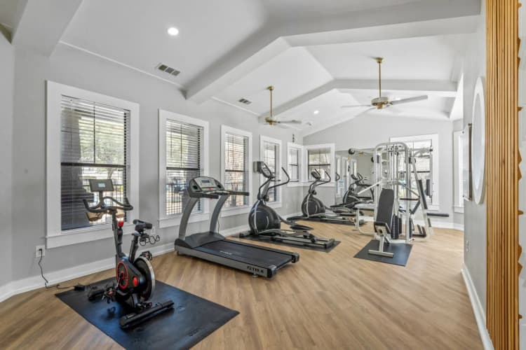 Arlington apartments for rent - image - Bardin Greene - Gym.webp