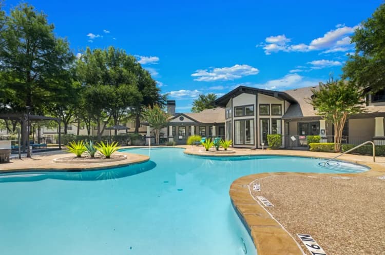 Arlington apartments for rent - image - Bardin Greene - Swimming Pool.webp