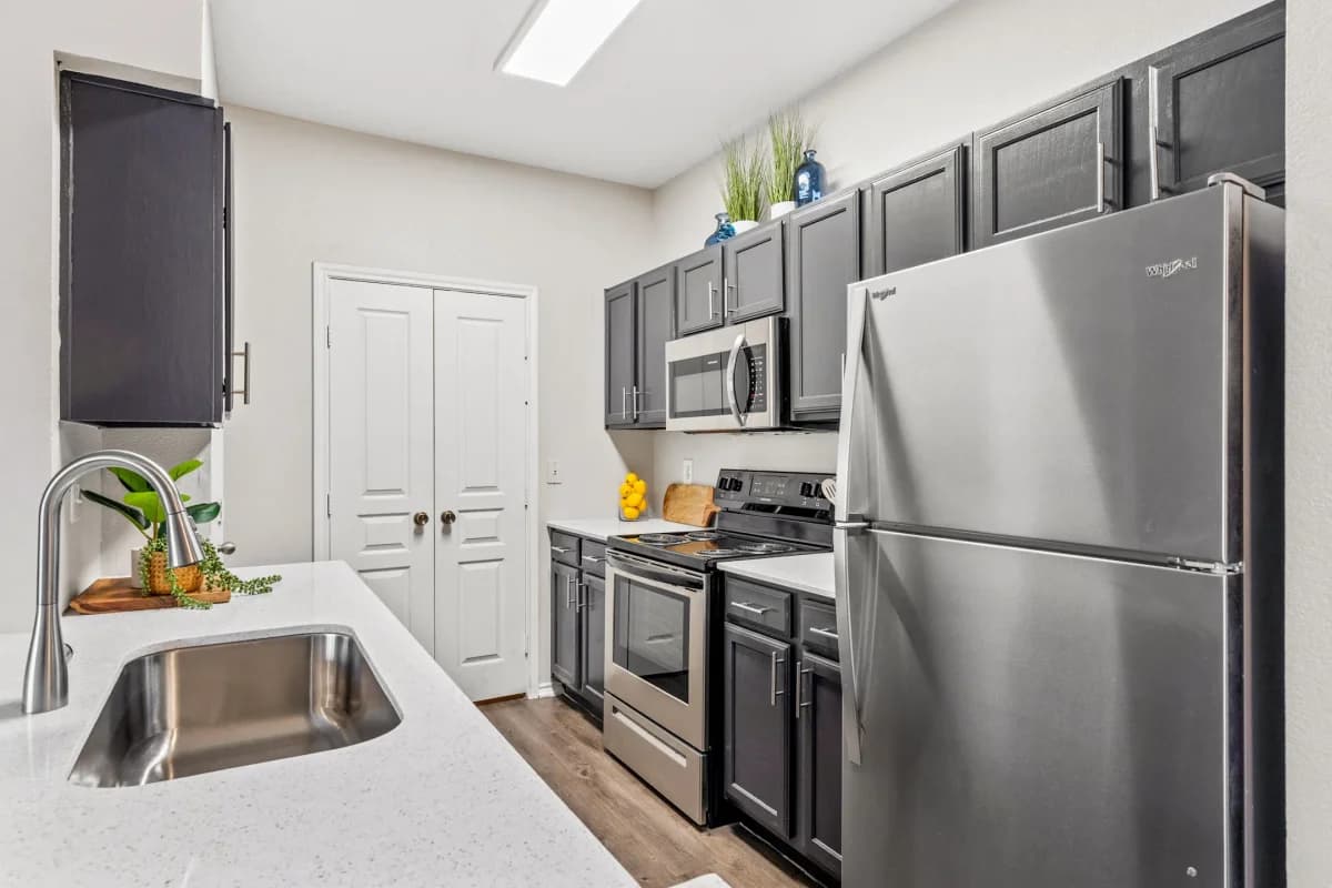 Arlington apartments for rent - image - Bardin Greene - Kitchen.webp