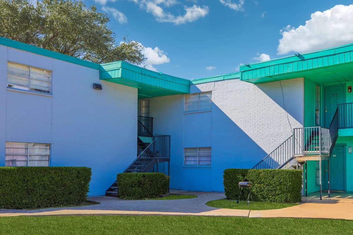 Arlington apartments for rent - Property image - Brandon Oaks - 1