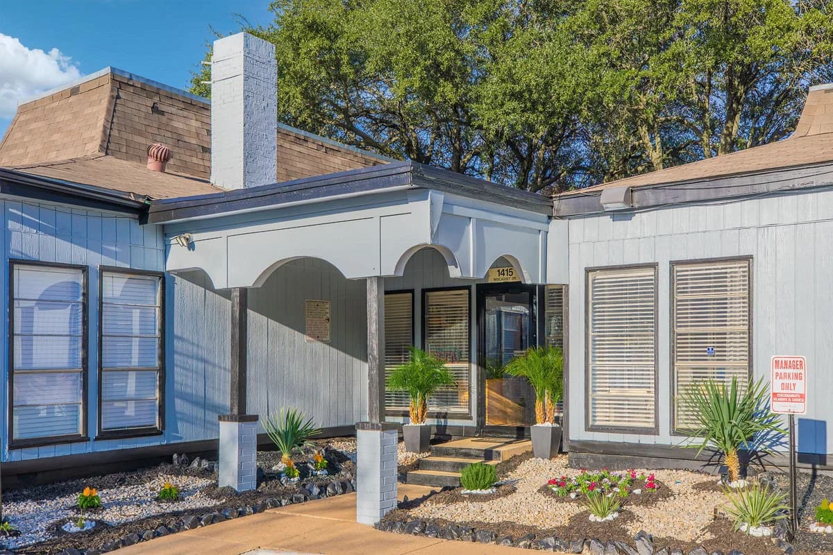 Arlington apartments for rent - Property image - Brandon Oaks - 2