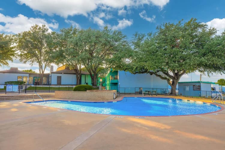 Arlington apartments for rent - image - Brandon Oaks Community - Swimming Pool 1.jpg