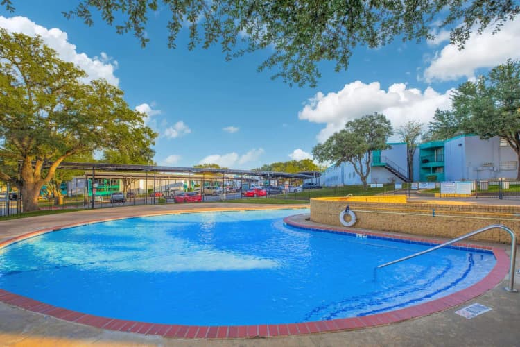 Arlington apartments for rent - image - Brandon Oaks Community - Swimming Pool 2.jpg