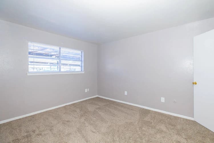Arlington apartments for rent - image - Brandon Oaks A3 - Room 3.jpg
