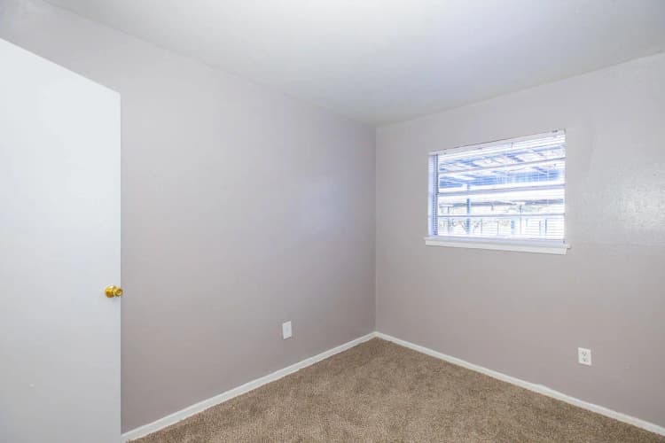Arlington apartments for rent - image - Brandon Oaks A3 - Room 6.jpg