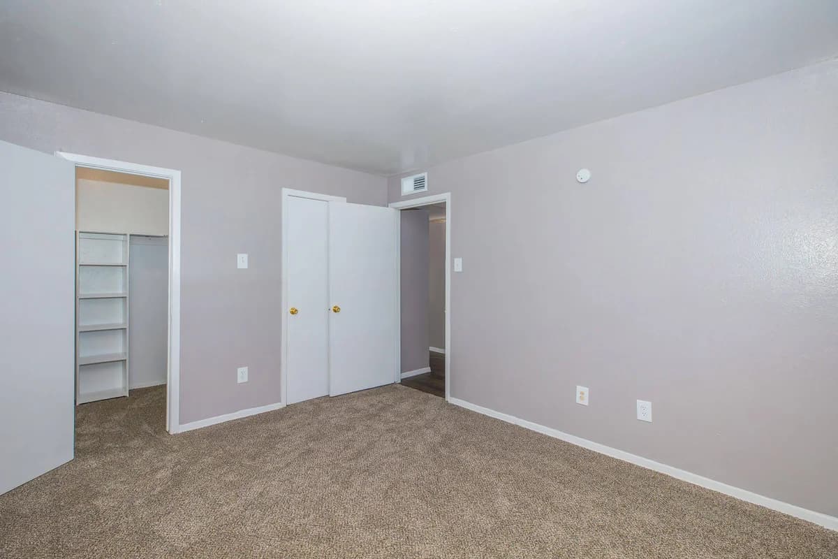 Arlington apartments for rent - image - Brandon Oaks A3 - Room 5.jpg