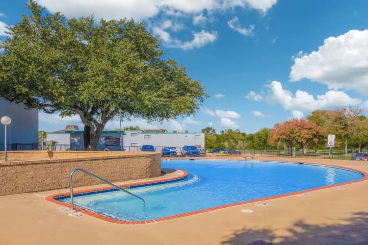Arlington apartments for rent - image - Brandon Oaks Community - Swimming Pool.jpg