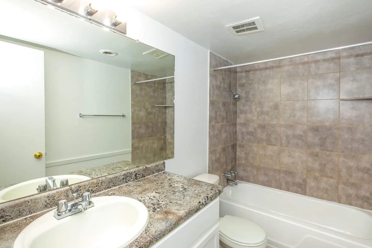 Arlington apartments for rent - image - Brandon Oaks A3 - Bathroom.jpg