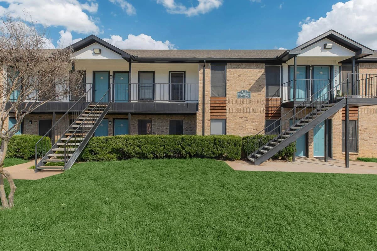 Arlington apartments for rent - image - Casa Hills @ Collins Park Community - Building 1.jpg