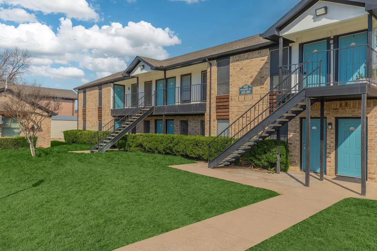 Arlington apartments for rent - Property image - Casa Hills @ Collins Park - 2