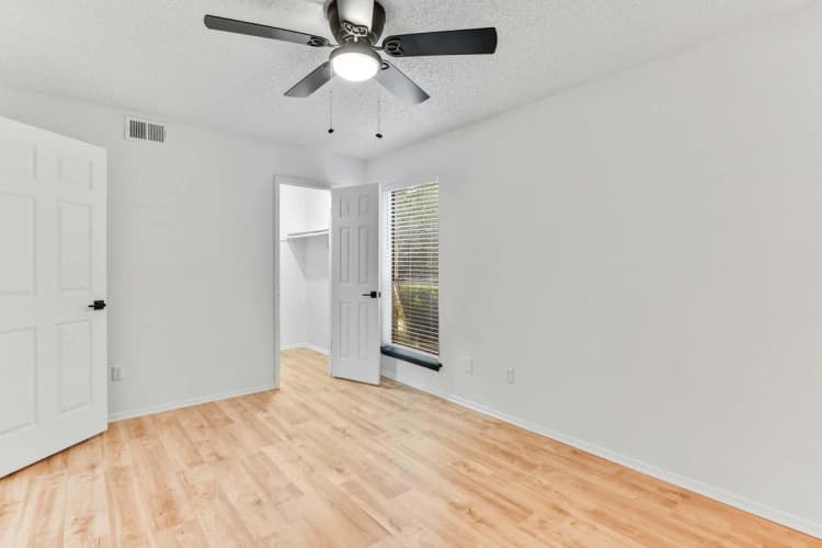 Arlington apartments for rent - image - Casa Hills @ Collins Park Interiors - Room 2.jpg
