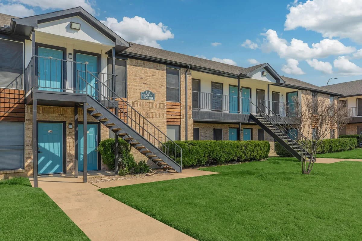 Arlington apartments for rent - Property image - Casa Hills @ Collins Park - 3