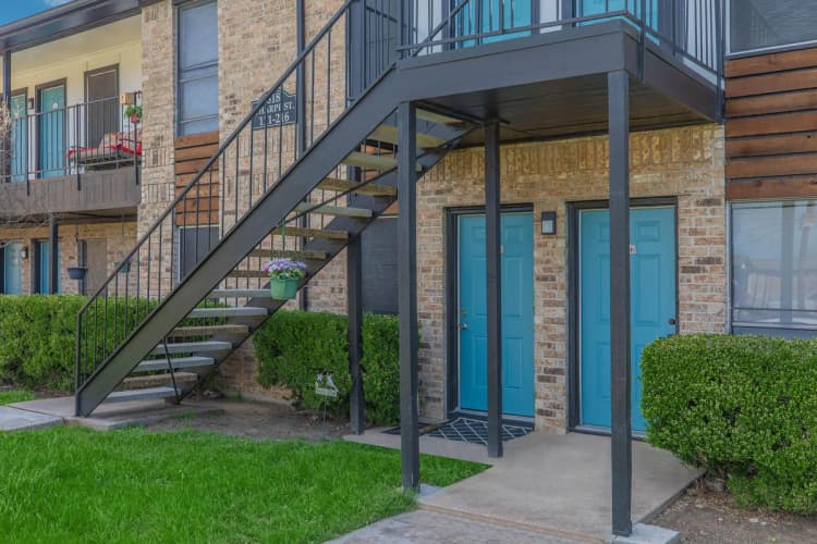 Arlington apartments for rent - image - Casa Hills @ Collins Park Community - Building 6.jpg