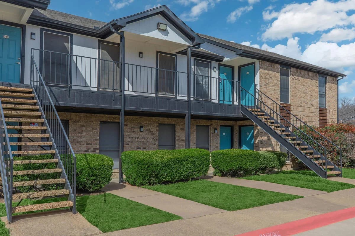 Arlington apartments for rent - image - Casa Hills @ Collins Park Community - Building 8.jpg