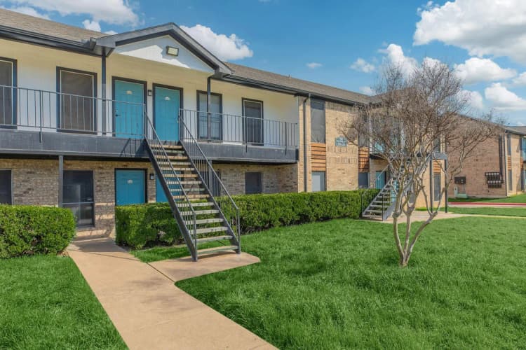 Arlington apartments for rent - image - Casa Hills @ Collins Park Community - Building.jpg