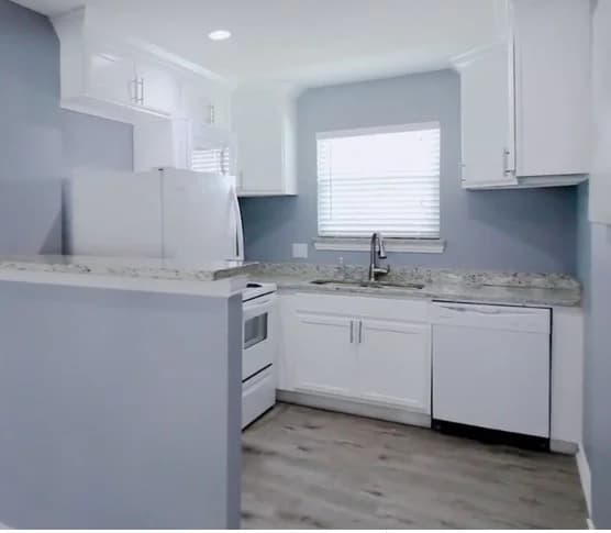 Arlington apartments for rent - image - Vineyards At Arlington - Kitchen 2.jpg
