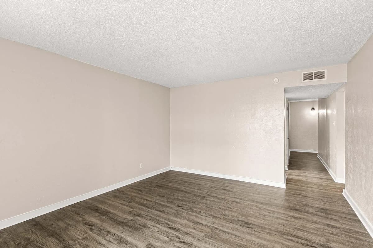 Arlington apartments for rent - image - Regency Apartments Interiors - Room 1.jpg