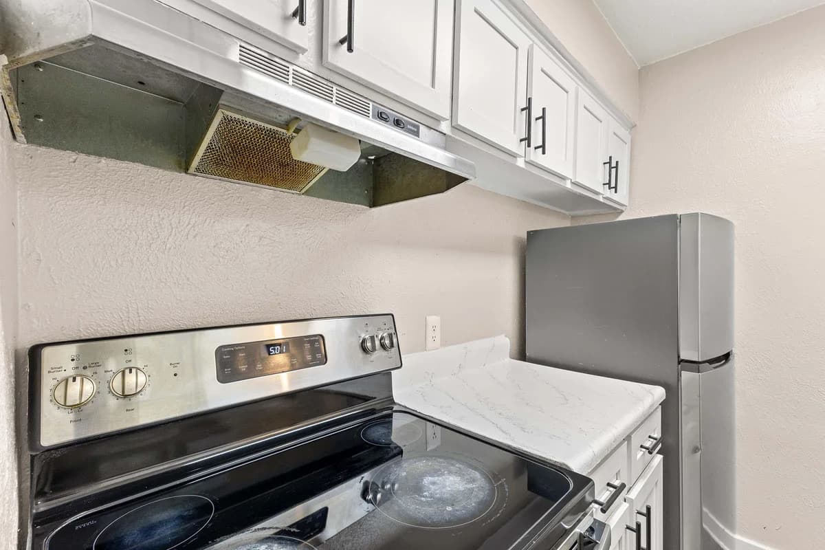 Arlington apartments for rent - image - Regency Apartments Interiors - Kitchen 1.jpg