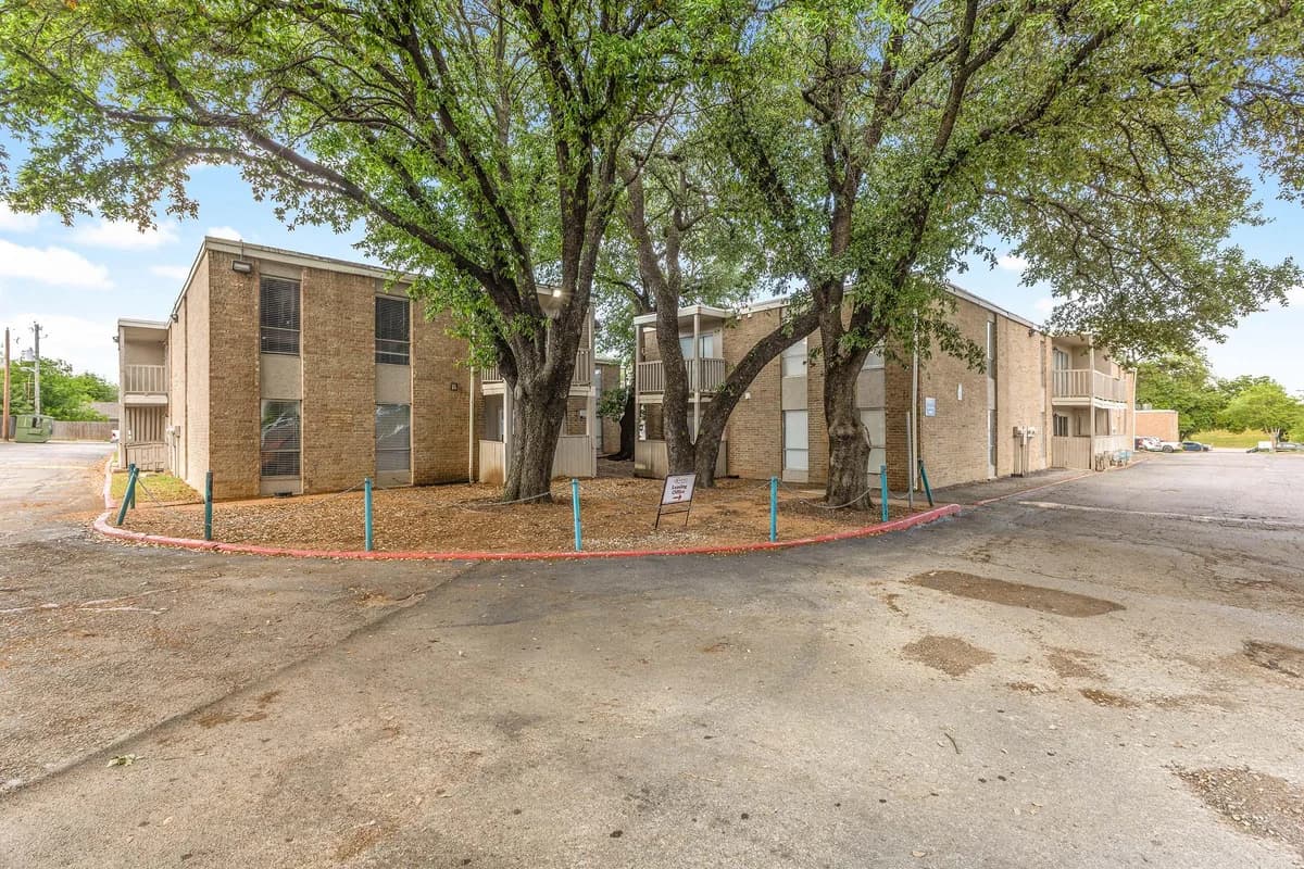 Arlington apartments for rent - Property image - Regency Apartments - 2