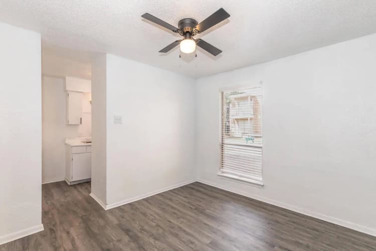 Arlington apartments for rent - image - Regency Apartments 1 Bed 1 Bath - Room 2.jpg