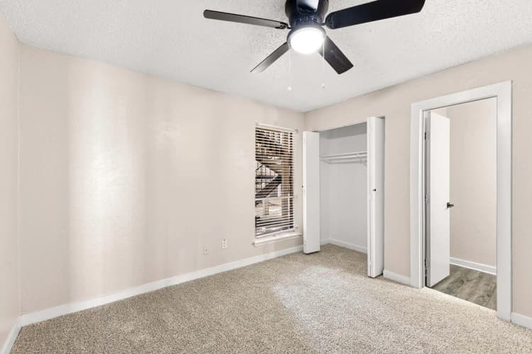 Arlington apartments for rent - image - Regency Apartments Interiors - Room 2.jpg
