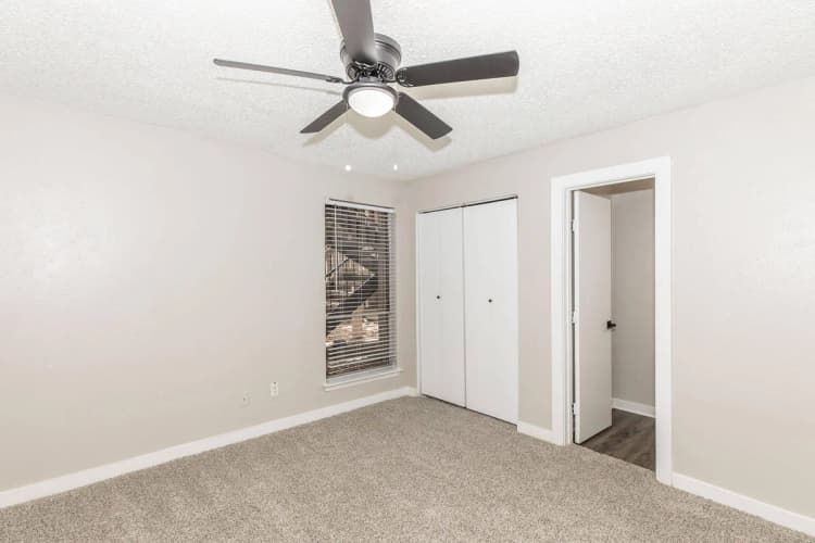 Arlington apartments for rent - image - Regency Apartments 1 Bed 1.5 Bath - Room 2.jpg