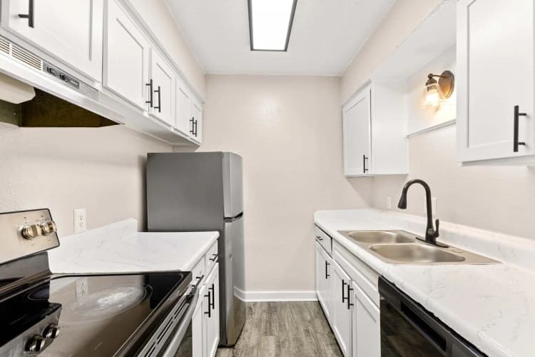 Arlington apartments for rent - image - Regency Apartments Interiors - Kitchen 2.jpg