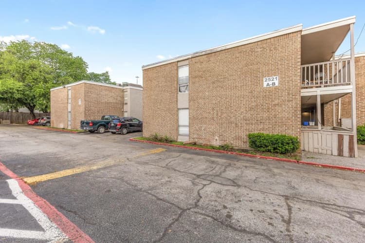 Arlington apartments for rent - image - Regency Apartments Community - Building 3.jpg