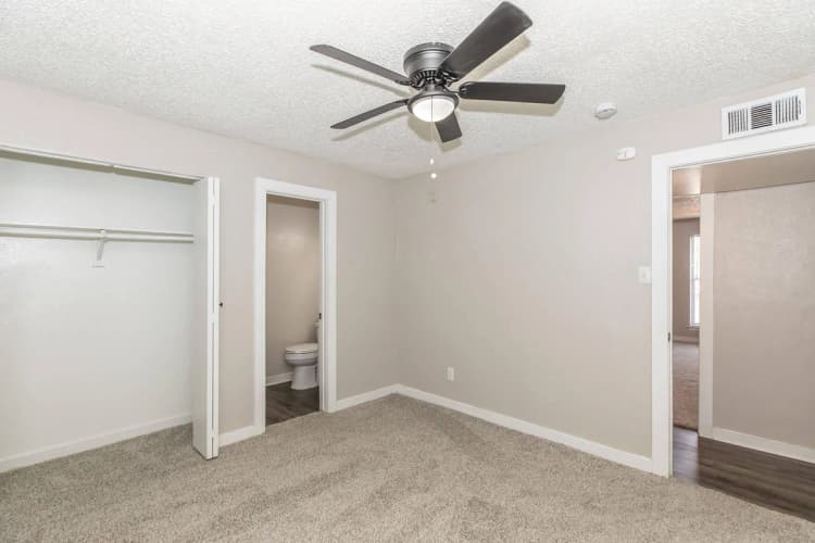 Arlington apartments for rent - image - Regency Apartments 1 Bed 1.5 Bath - Room 3.jpg