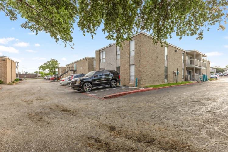 Arlington apartments for rent - image - Regency Apartments Community - Building 4.jpg