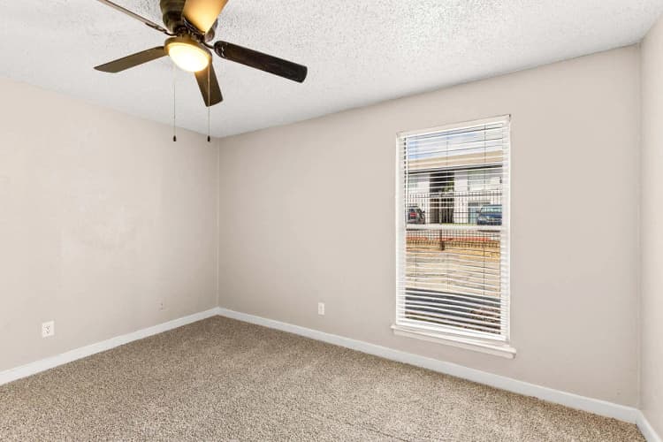 Arlington apartments for rent - image - Regency Apartments Interiors - Room 4.jpg