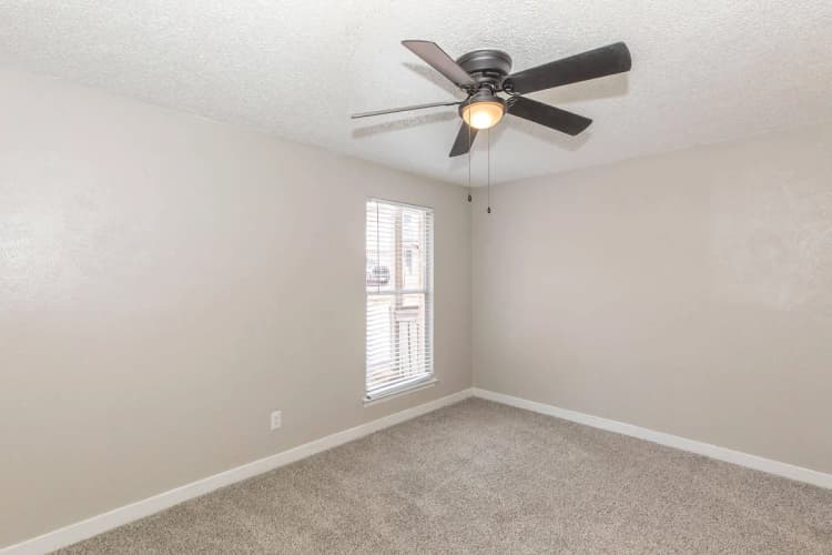 Arlington apartments for rent - image - Regency Apartments 1 Bed 1.5 Bath - Room 4.jpg