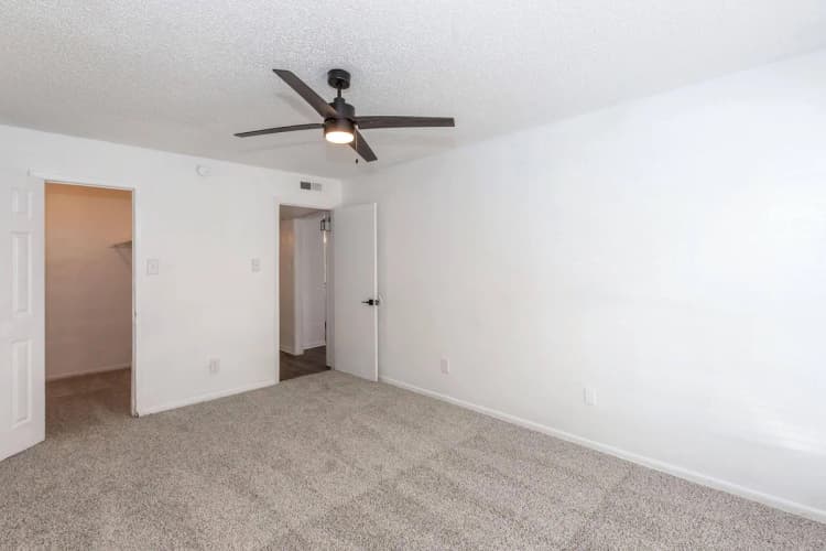 Arlington apartments for rent - image - Regency Apartments 1 Bed 1 Bath - Room 4.jpg