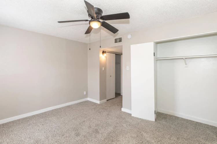 Arlington apartments for rent - image - Regency Apartments 1 Bed 1.5 Bath - Room 5.jpg