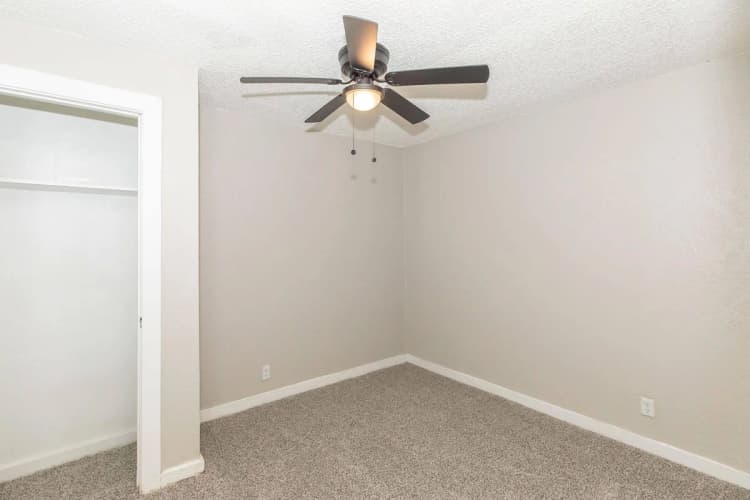 Arlington apartments for rent - image - Regency Apartments 1 Bed 1.5 Bath - Room 6.jpg