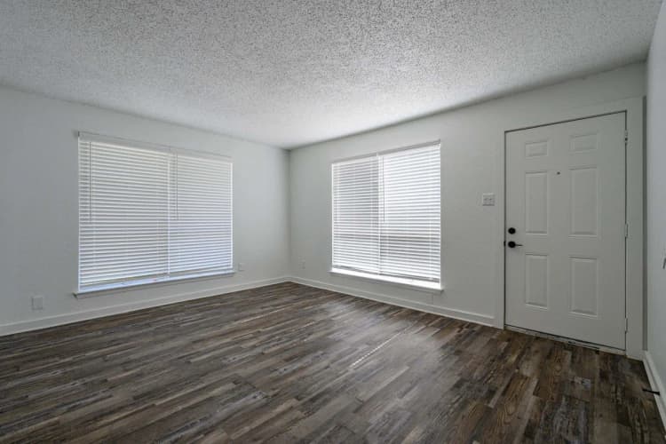 Arlington apartments for rent - image - Regency Apartments Interiors - Room 9.jpg